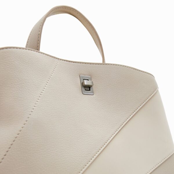 24SAKP22_1001_6 mochila desigual